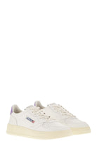 LL59 AUTRY  WHITE/LAVENDER LEATHER MEDALIST SNEAKERS