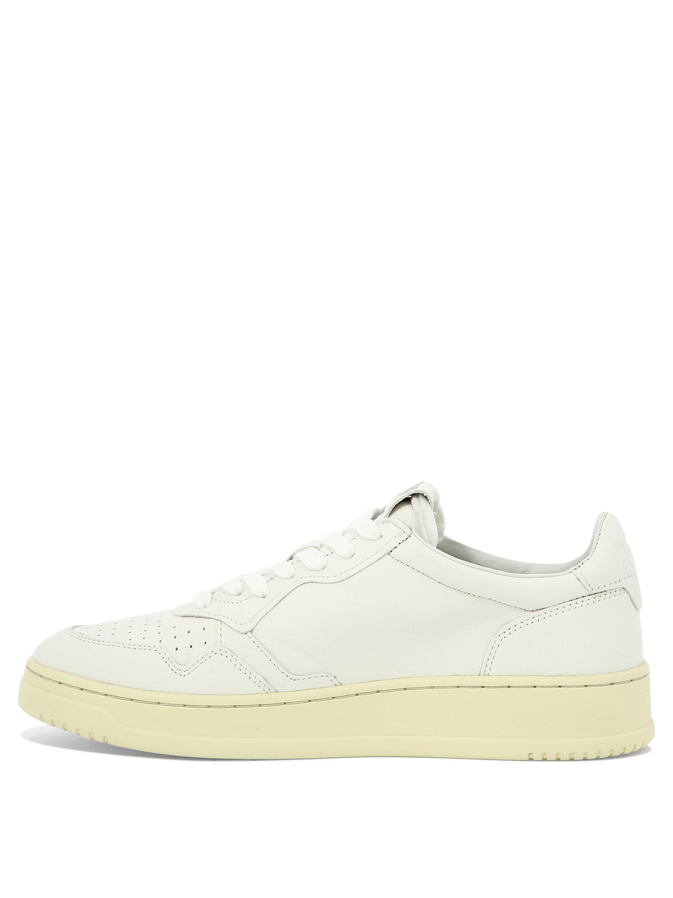 White AUTRY "MEDALIST" SNEAKERS